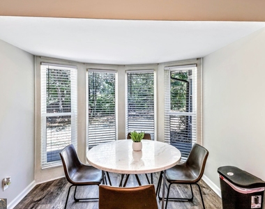 527 Charing Cross Drive - Photo Thumbnail 2
