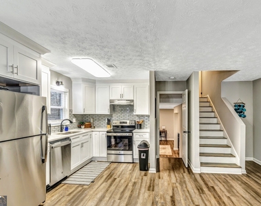 3017 Valley View Drive - Photo Thumbnail 5