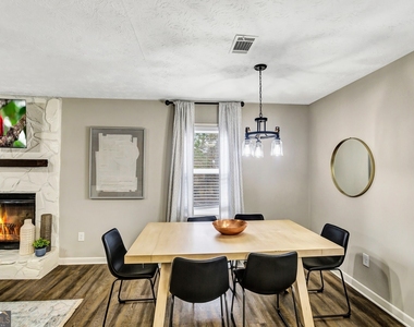 3017 Valley View Drive - Photo Thumbnail 3