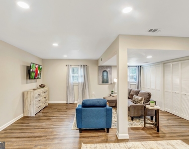 3017 Valley View Drive - Photo Thumbnail 9