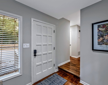 2660 Indian Lake Drive - Photo Thumbnail 11