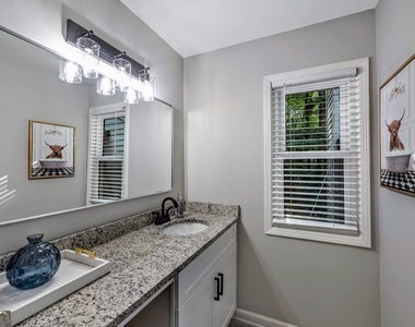 2660 Indian Lake Drive - Photo Thumbnail 17