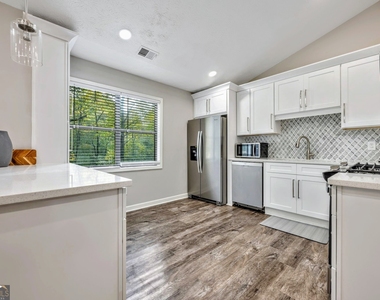 1440 Glynn Oaks Drive Sw - Photo Thumbnail 8