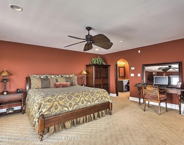 220 Pointe Drive - Photo Thumbnail 12