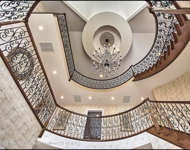 220 Pointe Drive - Photo Thumbnail 27