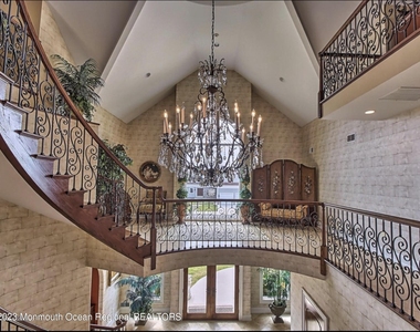220 Pointe Drive - Photo Thumbnail 24