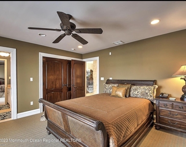 220 Pointe Drive - Photo Thumbnail 15