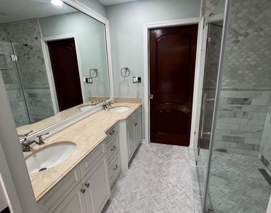 220 Pointe Drive - Photo Thumbnail 17