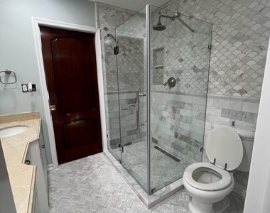 220 Pointe Drive - Photo Thumbnail 18