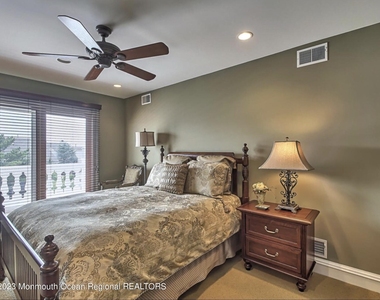 220 Pointe Drive - Photo Thumbnail 20