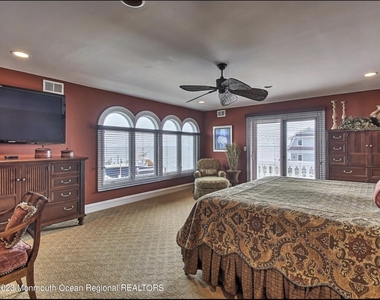 220 Pointe Drive - Photo Thumbnail 13