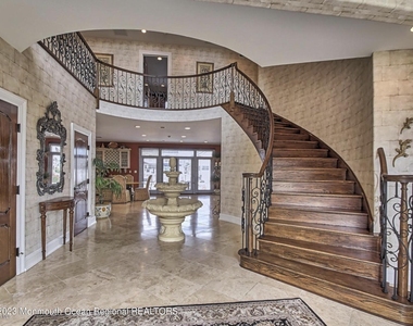220 Pointe Drive - Photo Thumbnail 4