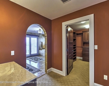 220 Pointe Drive - Photo Thumbnail 14
