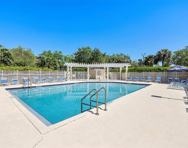 9914 Nw 56th Place - Photo Thumbnail 2