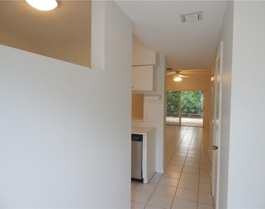 9914 Nw 56th Place - Photo Thumbnail 3