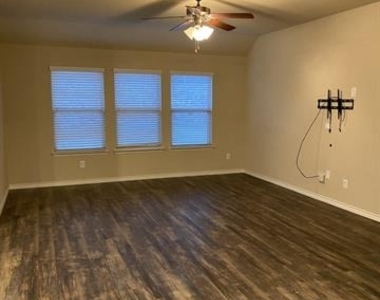 573 La Grange Drive - Photo Thumbnail 9