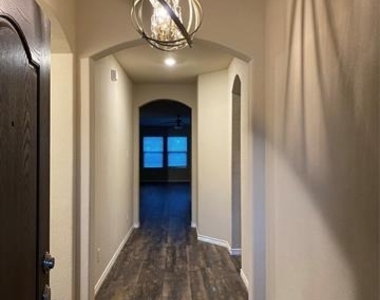 573 La Grange Drive - Photo Thumbnail 3