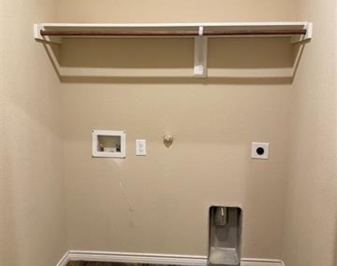 573 La Grange Drive - Photo Thumbnail 13