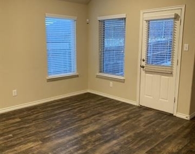 573 La Grange Drive - Photo Thumbnail 8