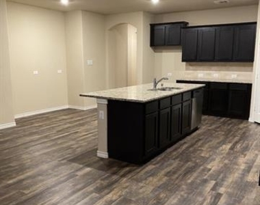 573 La Grange Drive - Photo Thumbnail 5