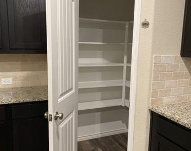 573 La Grange Drive - Photo Thumbnail 7