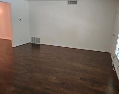 8604 Baltimore Drive - Photo Thumbnail 2
