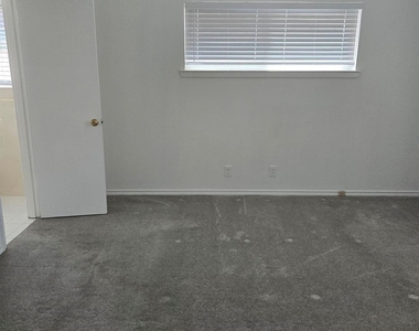 8604 Baltimore Drive - Photo Thumbnail 12