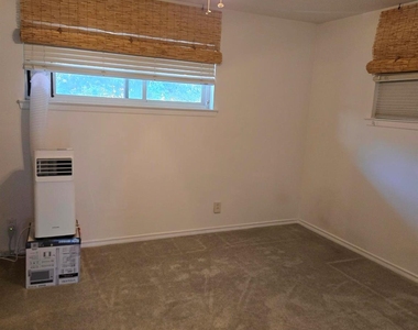 8604 Baltimore Drive - Photo Thumbnail 5
