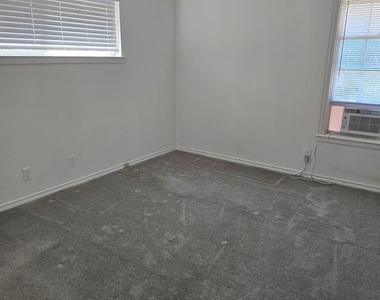 8604 Baltimore Drive - Photo Thumbnail 11