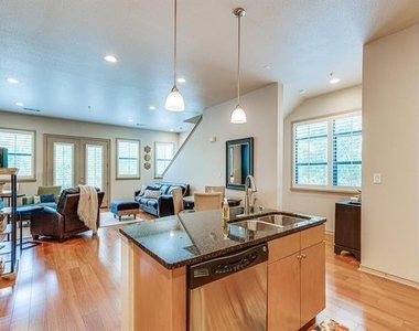 1207 Beaconsfield Lane - Photo Thumbnail 13