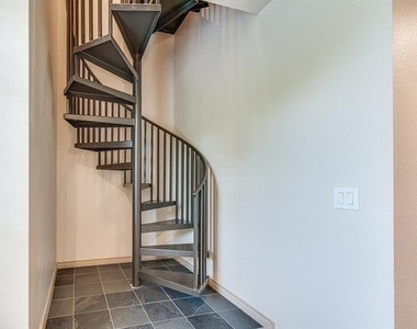 1207 Beaconsfield Lane - Photo Thumbnail 3