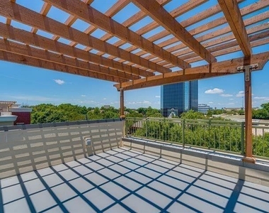 1207 Beaconsfield Lane - Photo Thumbnail 4