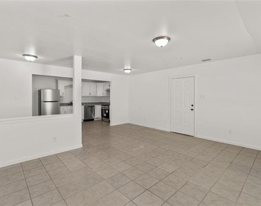 316 W 7th Street - Photo Thumbnail 7