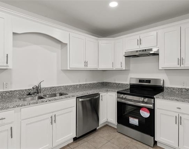 316 W 7th Street - Photo Thumbnail 2