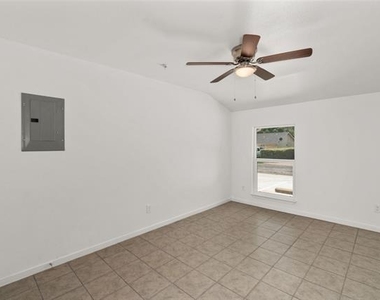 316 W 7th Street - Photo Thumbnail 5