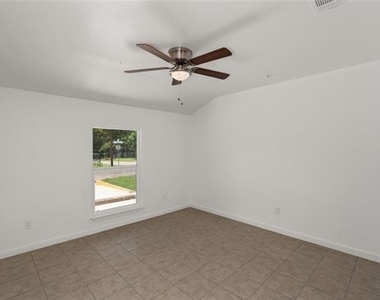 316 W 7th Street - Photo Thumbnail 4