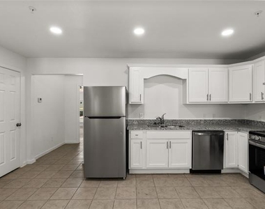316 W 7th Street - Photo Thumbnail 1