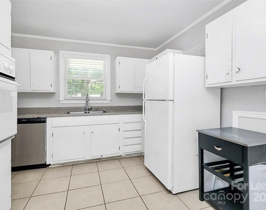 228 Seneca Place - Photo Thumbnail 10