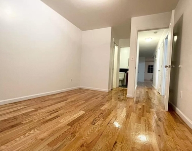 365 East 28th Street - Photo Thumbnail 2