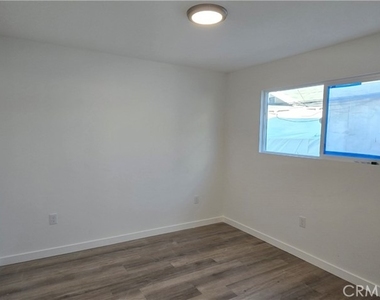 1428 E 54th - Photo Thumbnail 10