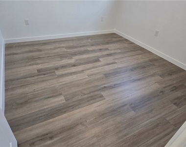 1428 E 54th - Photo Thumbnail 11