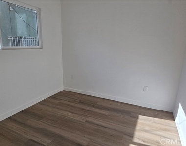 1428 E 54th - Photo Thumbnail 16