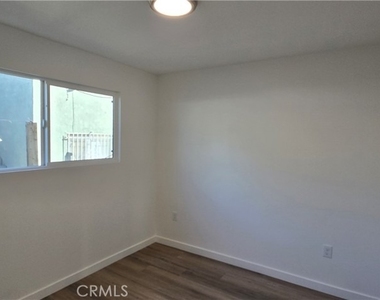 1428 E 54th - Photo Thumbnail 8