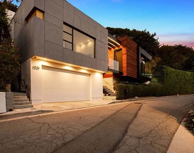 1331 Belfast Drive - Photo Thumbnail 4