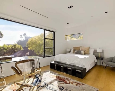 1331 Belfast Drive - Photo Thumbnail 12