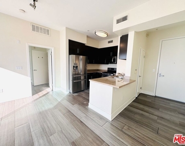 1241 5th Street - Photo Thumbnail 4