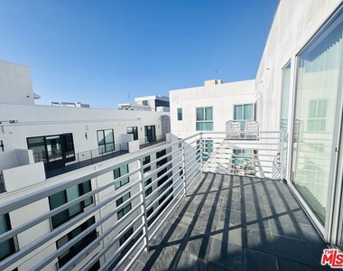 1241 5th Street - Photo Thumbnail 2