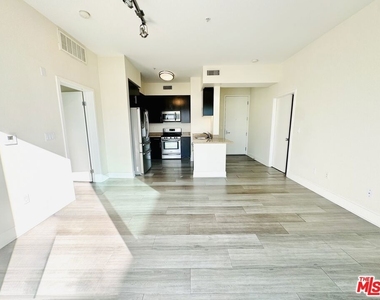 1241 5th Street - Photo Thumbnail 3