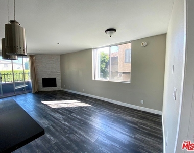 1529 S Bundy Drive - Photo Thumbnail 4