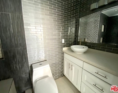 1529 S Bundy Drive - Photo Thumbnail 10